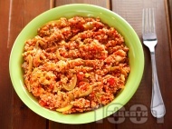 Рецепта Задушени тиквички със соева кайма и домати